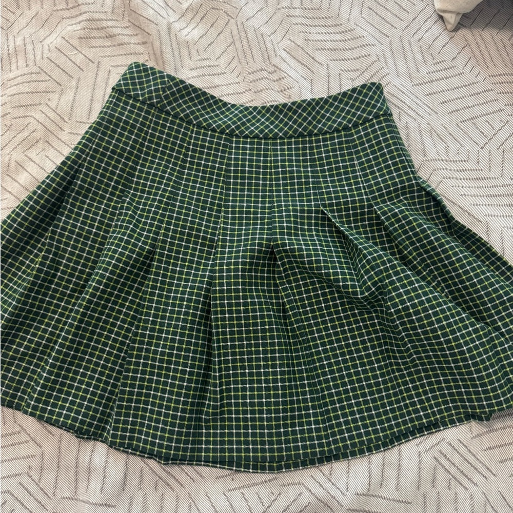 Aritiza Sunday Best Olive Pleated Mini skirt